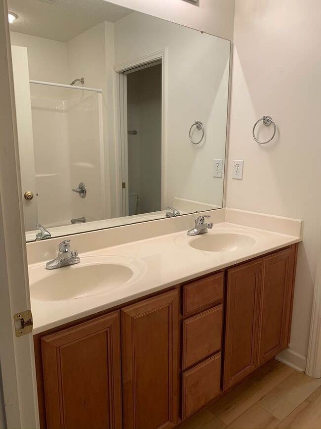 Building Photo - 179 Clusters Cir
