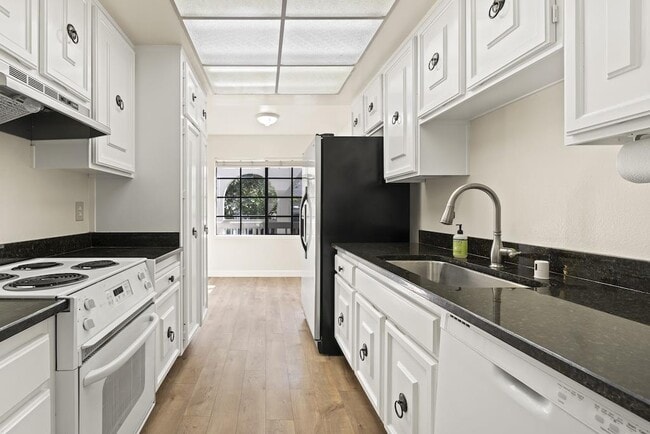 Building Photo - 5481 Cribari Green