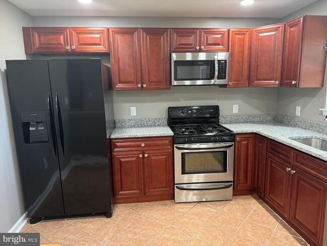 Building Photo - 8216 Dellwood Ct