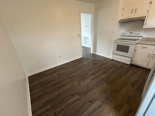 Building Photo - 4758 Trenton Dr