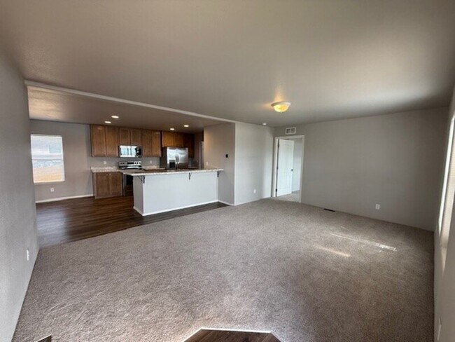 Building Photo - 8446 Sunrise Way