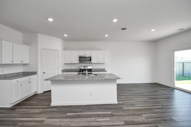 Building Photo - 4910 Highland Spgs Dr