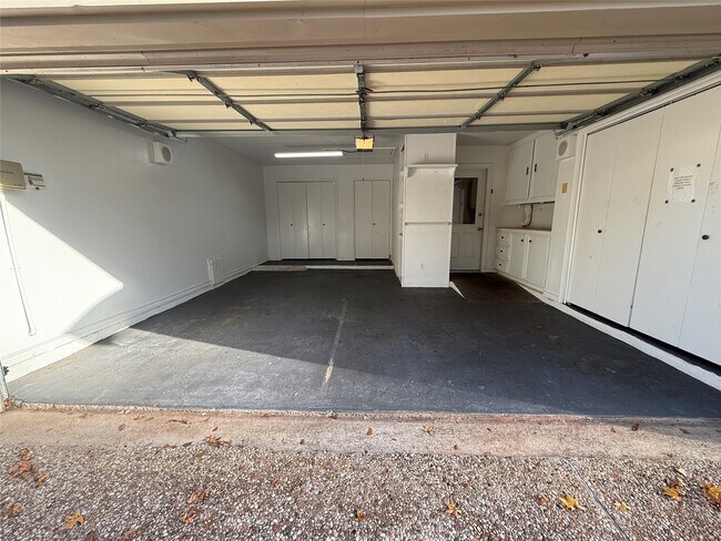 Building Photo - 16 Golf Vw Mnr