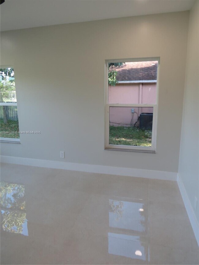 Building Photo - 1671 SW 44th Terrace