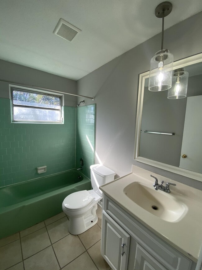 Building Photo - 23 Port Royal Dr