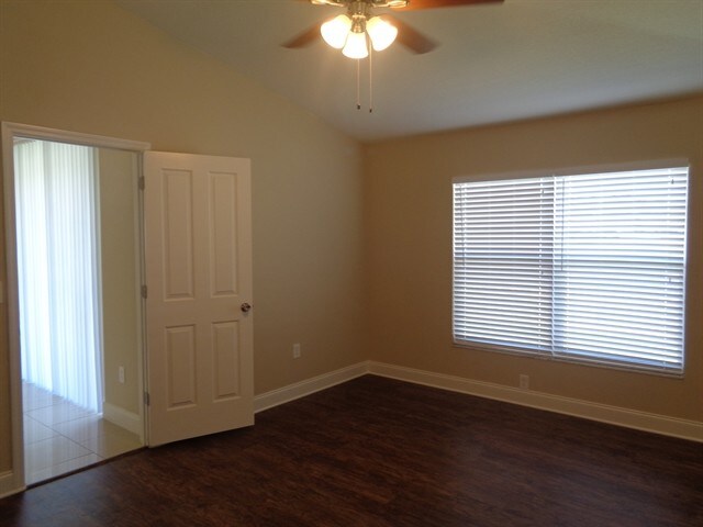 Building Photo - 29425 Crossland Dr