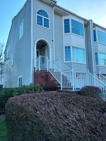 Building Photo - 239-70B Oak Park Dr