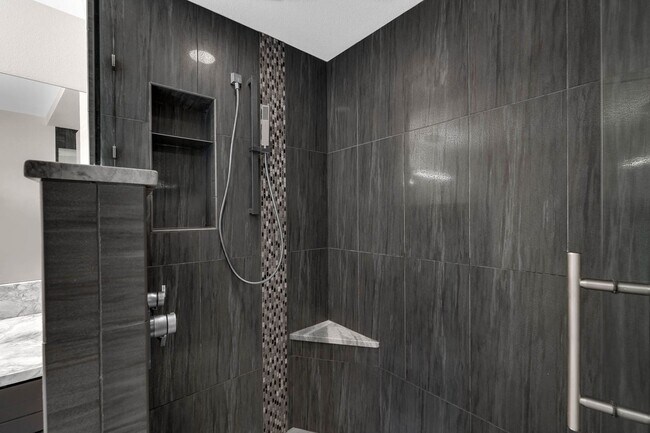 Building Photo - “Luxury, Location, Lifestyle — All at The ...