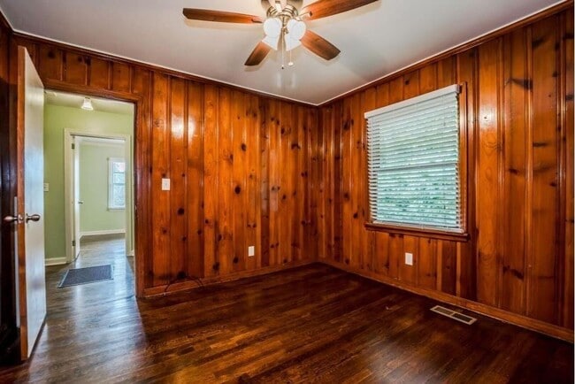 Building Photo - 817 Gertrude Pl NW