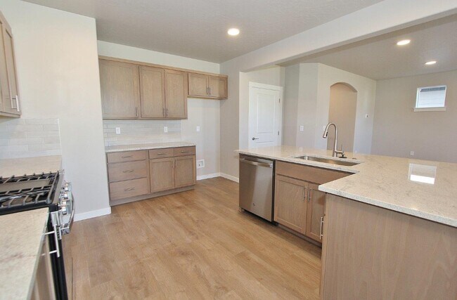 Building Photo - 4032 N Glider Ave