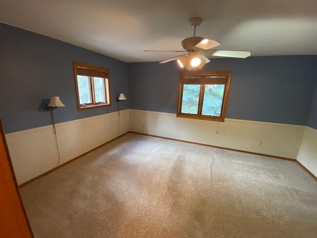 Building Photo - Wonderful Unfurnished 3 Bed 3 Bath Home ou...