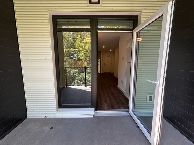 Building Photo - Bright South Corner Home with Park Views –...