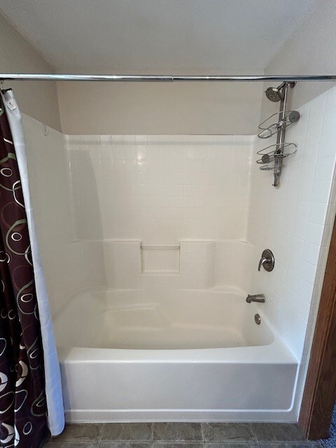 Master Bath Tub/Shower - W4091 3rd St