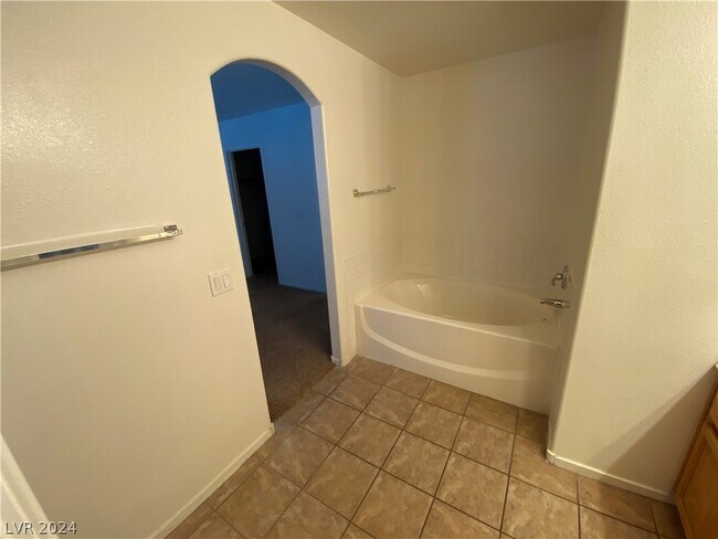 Building Photo - 358 July Jewel Ave