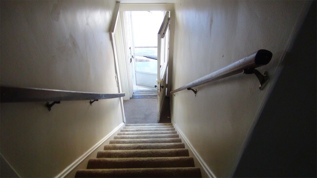 Building Photo - 3639 Glenmore Ave