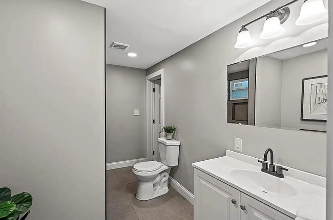 Building Photo - Gorgeous 4 or 5 bed 3.5 Bath in Madisonville!!