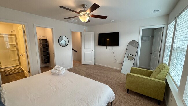 Building Photo - 153 Roxanne Dr