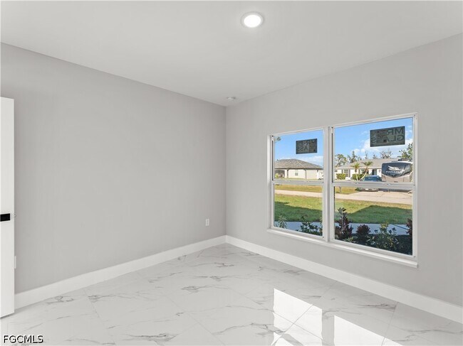 Building Photo - 1242 NW 22nd Ave
