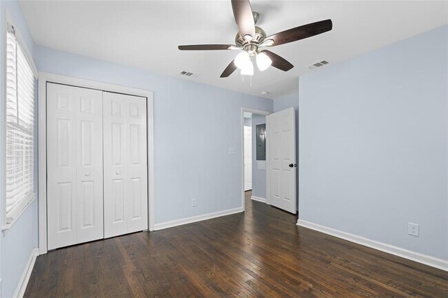 Building Photo - 1824 Atherton Dr