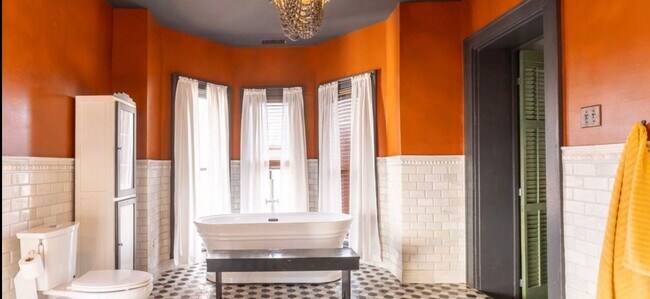 Building Photo - 3 Bedroom/2.5 Bath home