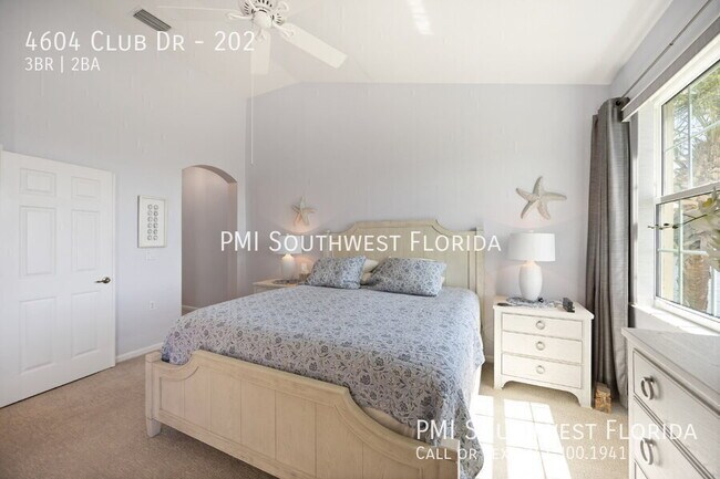 Building Photo - 4604 Club Dr