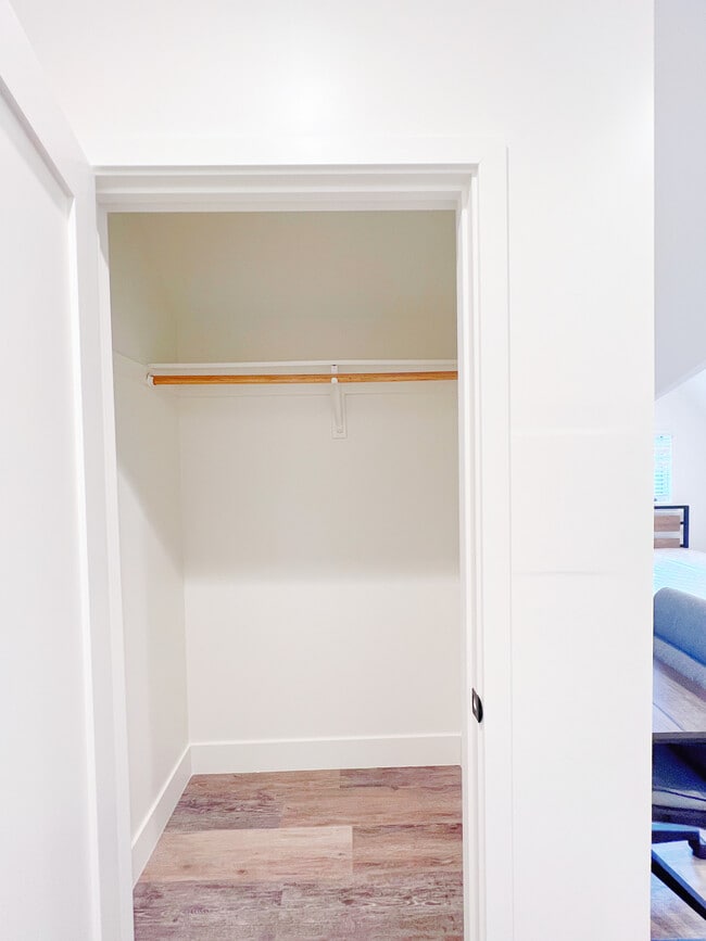 Building Photo - 1301 W 22nd St