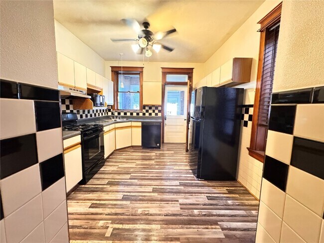 Building Photo - 4250 Michigan Ave