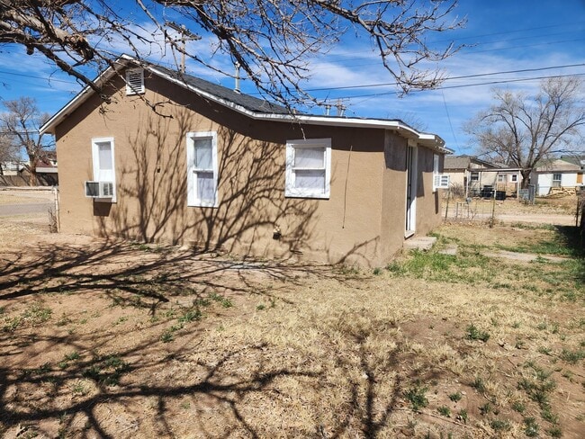 Building Photo - 213 W 9th St