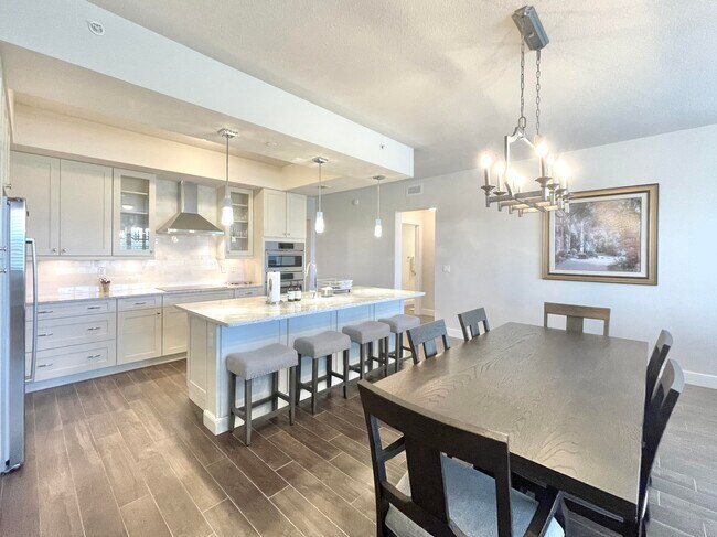 Building Photo - 1044 Bay Colony Dr S