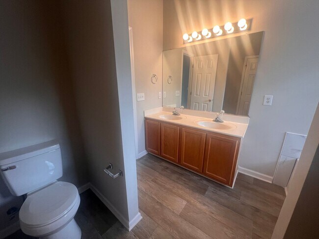 Building Photo - Charming 3-Bedroom Home with Endless Poten...