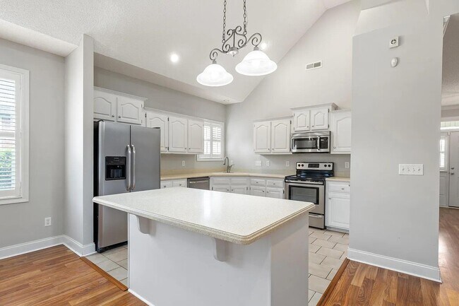 Building Photo - 3225 Mayflower Ln