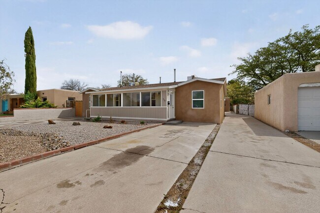 Building Photo - 714-714 Madison St NE