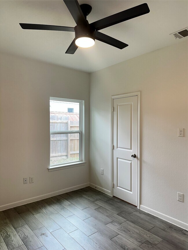 Building Photo - 16686 E Lynbrook
