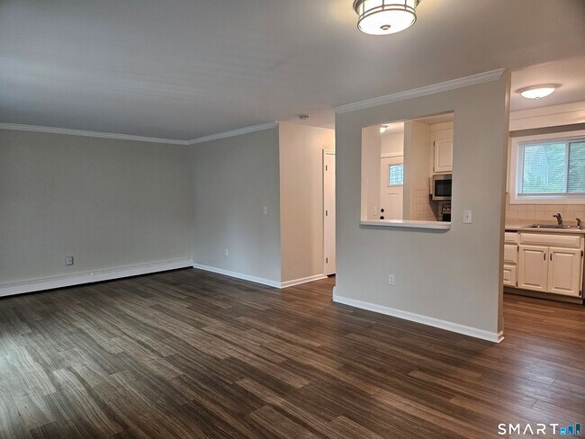 Building Photo - 1401 Farmington Ave