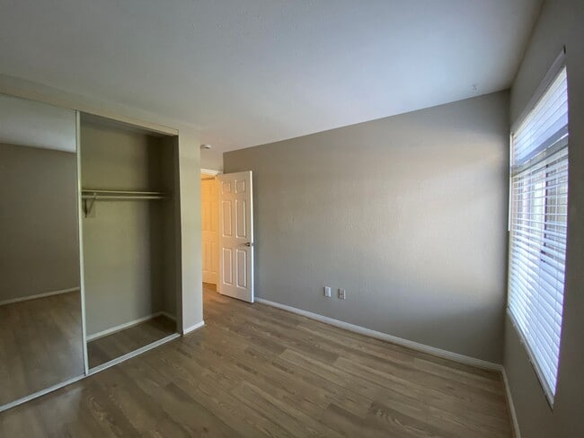 Building Photo - 2 Bedroom Condo in Arbor Hills Gated Community