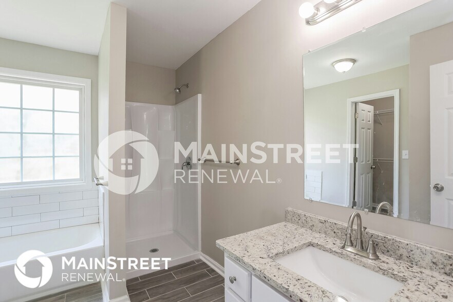 Building Photo - 214 S Red Oak Way