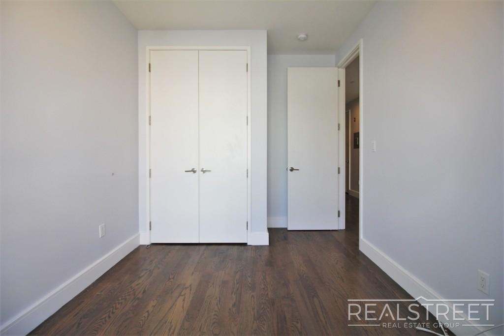 Building Photo - Luxury 2 BR in Bushwick with Balcony & Roo...