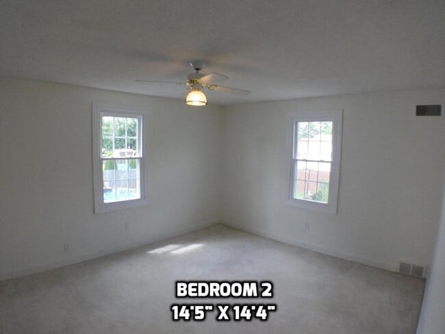 Building Photo - Three bedroom home excellent neighborhood