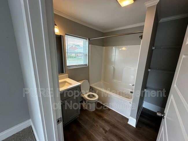 Building Photo - 1101 Woodlawn St