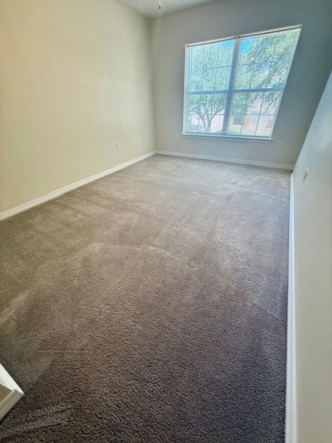 Building Photo - Crestview Townhouse