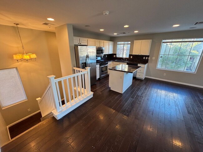 Building Photo - Beautiful Trilevel 3 Bed/3bath/2 car home located in Northwest Las Vegas --Enjoy Rent-Free Holidays!