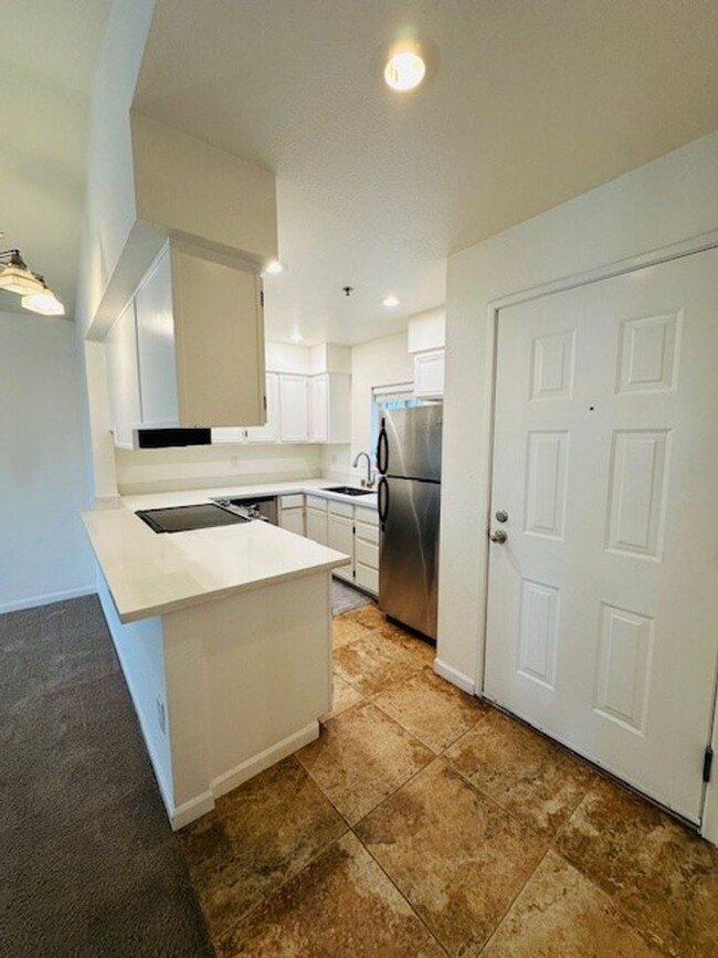 Building Photo - 2Bd/2Ba Bellevue Condo