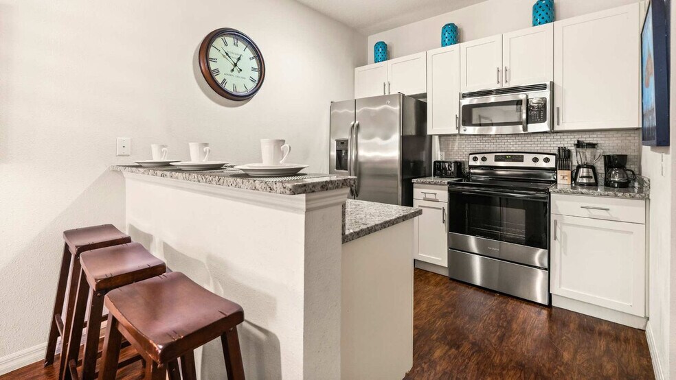 Building Photo - 5354 Diplomat Ct