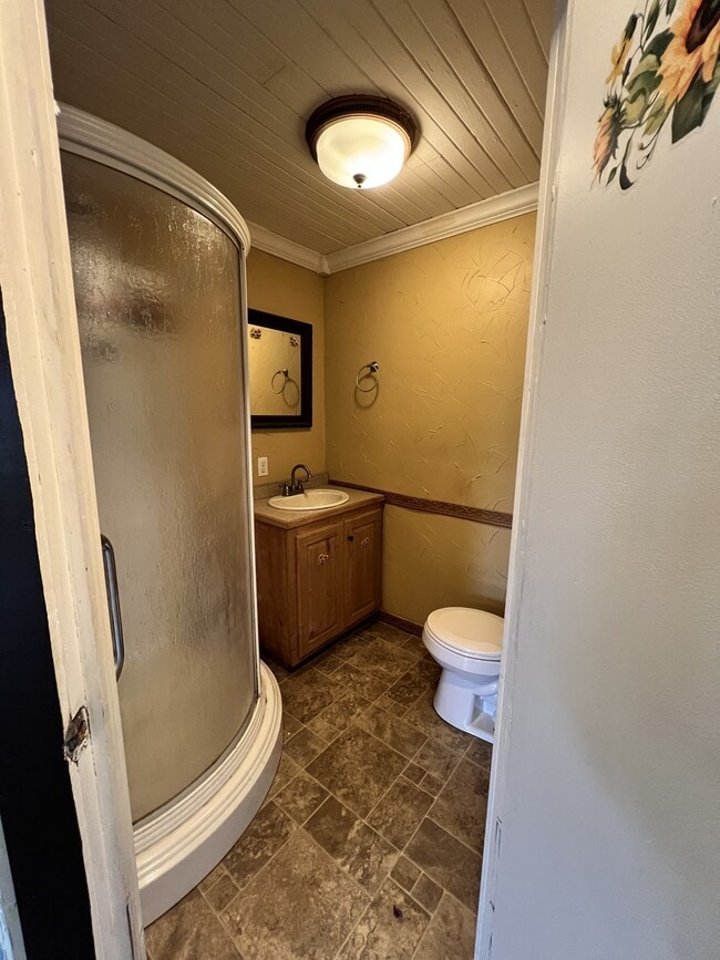 Building Photo - 405 S Skaggs Rd