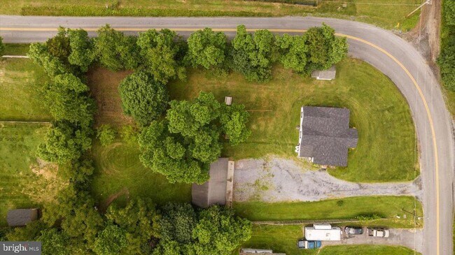Building Photo - 709 Dicks Hollow Rd