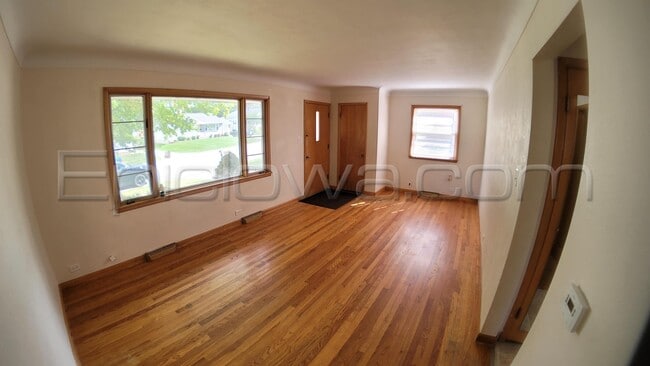 Building Photo - 214 24th St NW