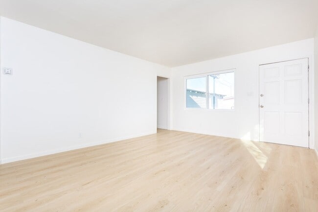 Building Photo - Cherokee