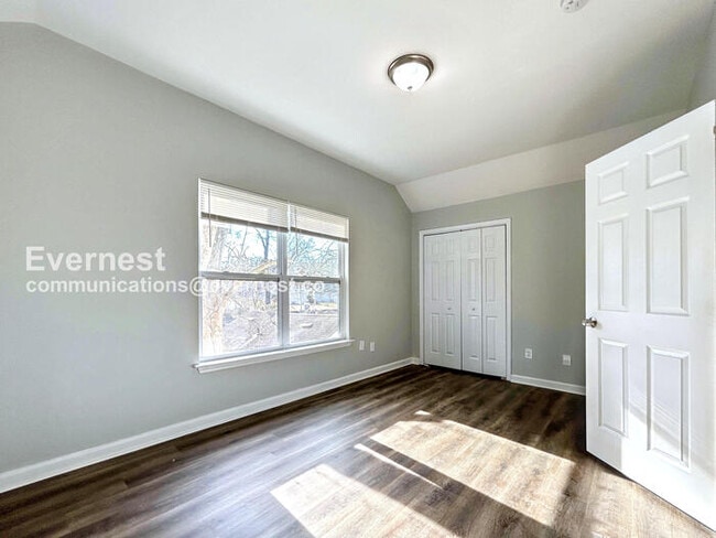 Building Photo - 379 Yonkers Ave NW