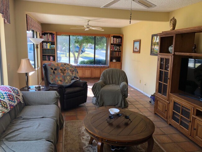 Building Photo - Lovely home with all the comforts of home. Short or Long term furnished term furnished or unfurni...