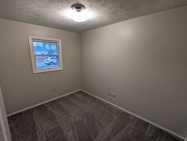 Building Photo - Charming 4-Bedroom Ranch with Modern Updat...